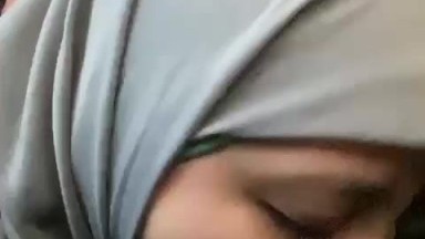 Viral! || Ukhti Jilbab nyepongin ayank di mobiL